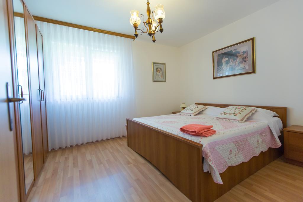 Apartments Mise Ogulin Buitenkant foto
