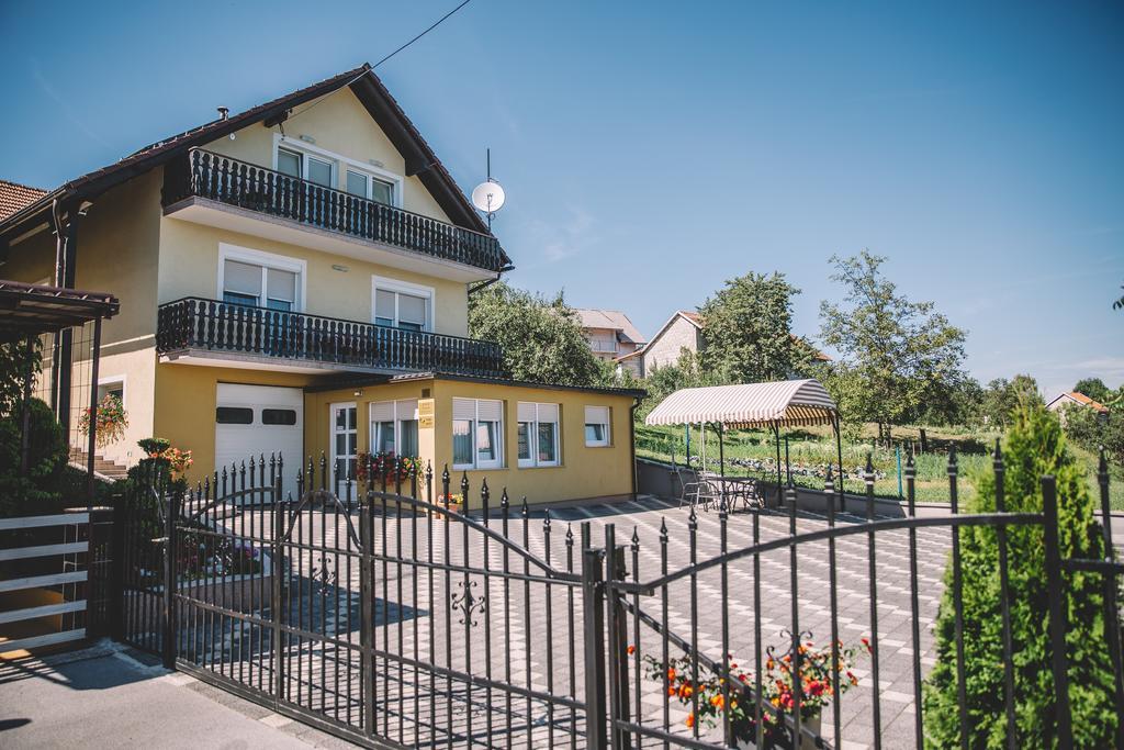 Apartments Mise Ogulin Buitenkant foto