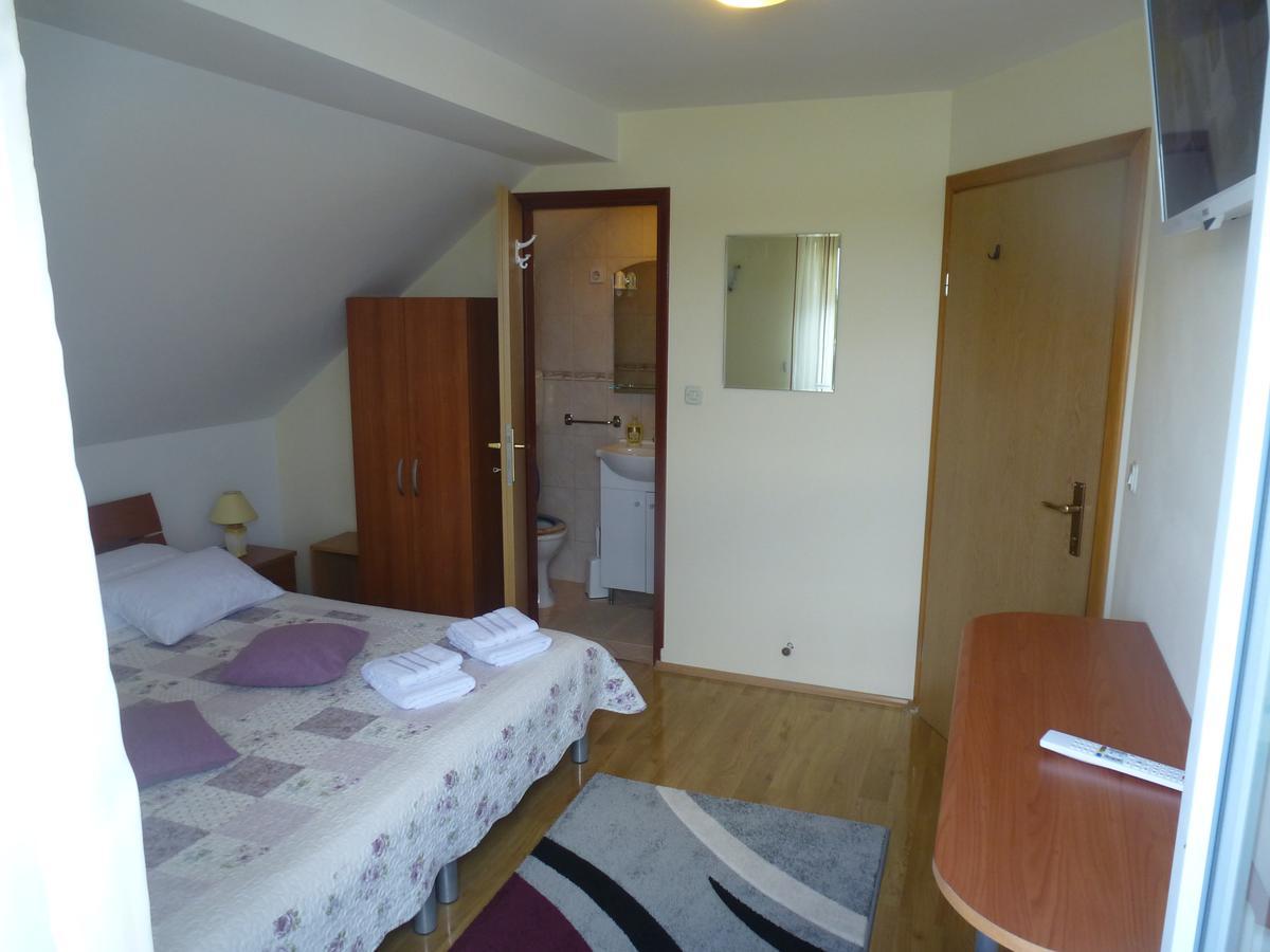 Apartments Mise Ogulin Buitenkant foto